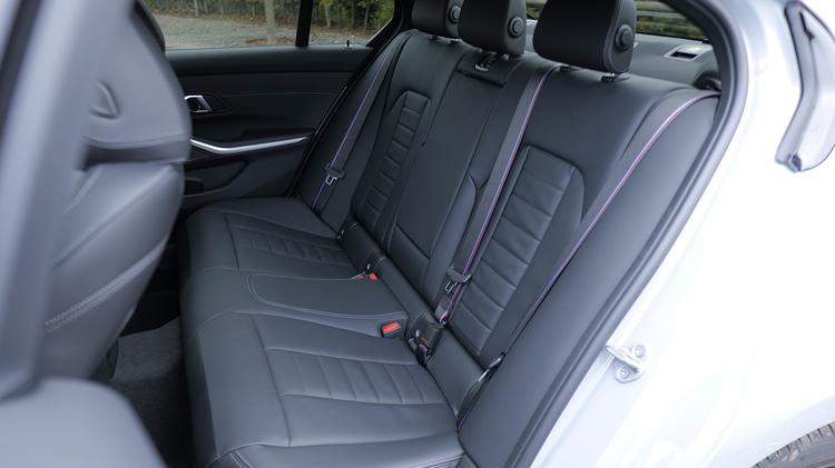 BMW 3 SERIES SALOON 320i M Sport 4dr Step Auto [Tech Pack]